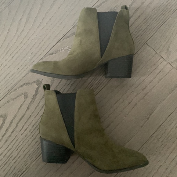 Charlotte Russe Olive Booties size 6 - Picture 5 of 6